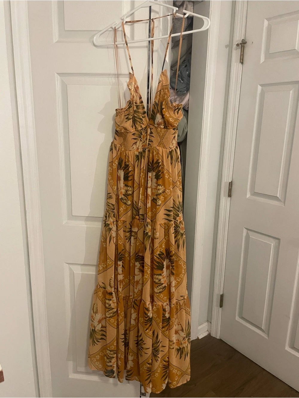 VICI floral Maxi dress. Size M. New